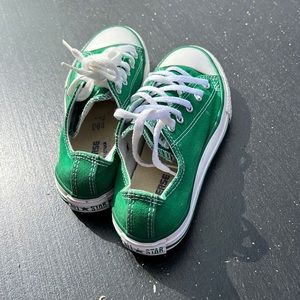 Girls size 1 green converse good condition